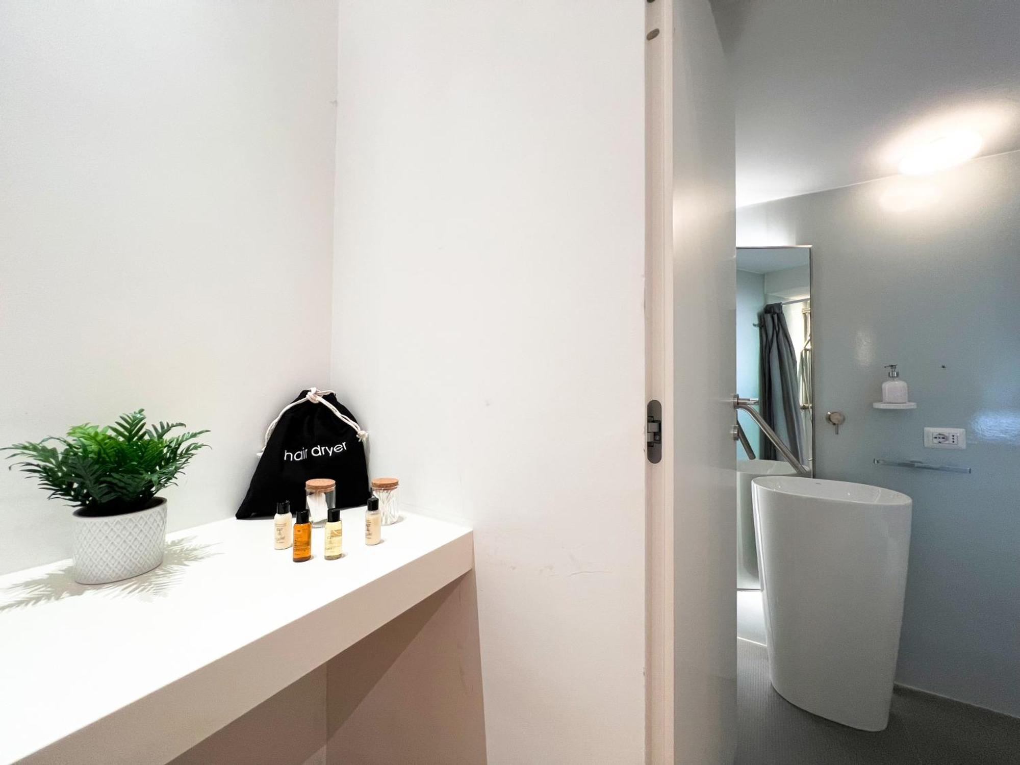 Luxury House & Secret Garden - Strategic Location, 100M To Metro B Apartment Roma Exterior foto